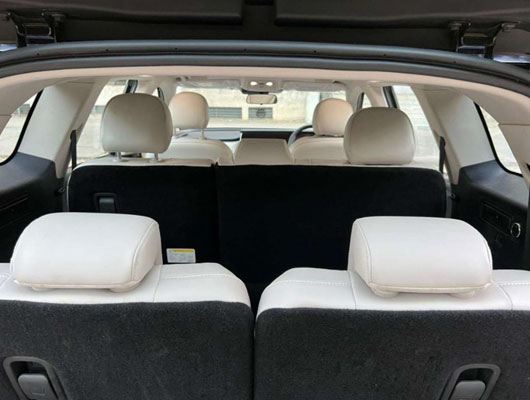 Mahindra XUV700 AX7 Luxury AWD AT Dsl