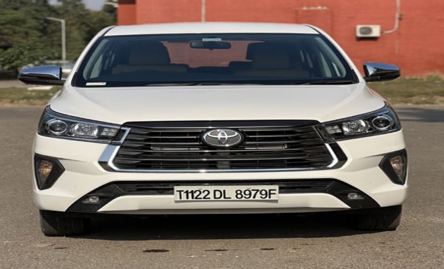 Toyota Innova Crysta ZX MT 7 STR DSL